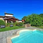 别墅 Casale Tiziano By Posarellivillas *