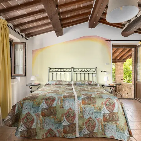 Villa Casale Tiziano By Posarellivillas