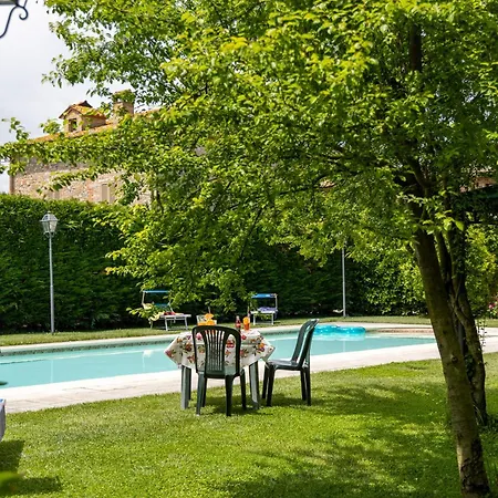 Villa Casale Tiziano By Posarellivillas