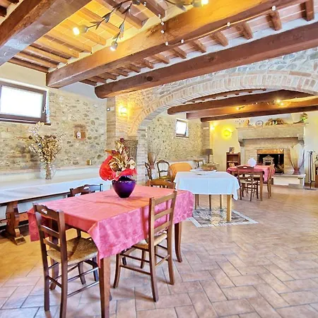 Villa Casale Tiziano By Posarellivillas