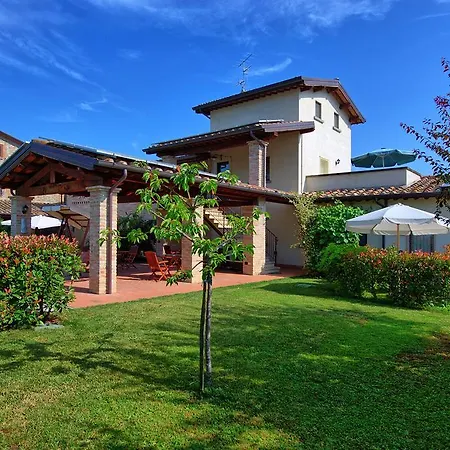 Villa Casale Tiziano By Posarellivillas Citerna