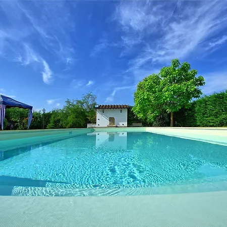 Villa Casale Tiziano By Posarellivillas