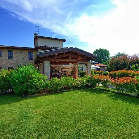 Villa Casale Tiziano By Posarellivillas *