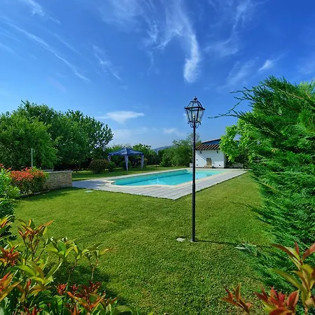Villa Casale Tiziano By Posarellivillas